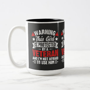 Geschützt von einem stolzen Veteranen Tochter Zweifarbige Tasse