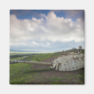 Geschützturm eines israelischen Panzers zeigt auf Magnet