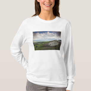 Geschützturm eines israelischen Panzers zeigt auf T-Shirt
