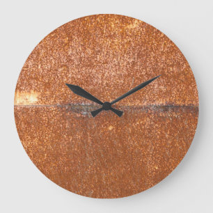 Geschweißtes altes Metall, Roststruktur. Große Wanduhr