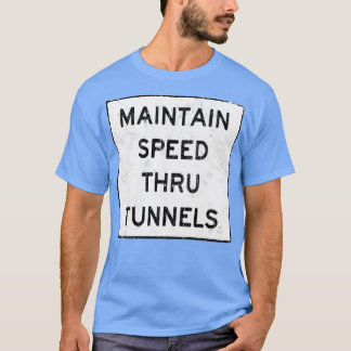 Geschwindigkeit durch Tunnel-Fotoraum beibehalten T-Shirt
