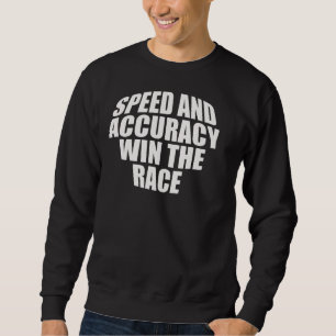 GESCHWINDIGKEIT UND GENAUIGKEIT GEWINNEN DEN RACE. SWEATSHIRT