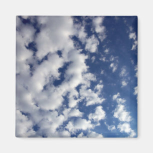 Geschwollene Wolken auf blauem Himmel Magnet