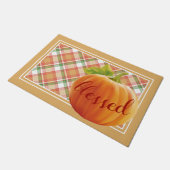 Gesegnet Herbst Ernte Pumpkin auf Gingham Fußmatte (Schrägansicht)