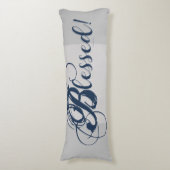 Gesegnet! Körperkissen (grau) (Vorderseite Vertikal)