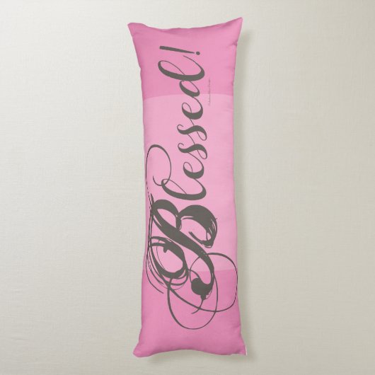 Gesegnet! Körperkissen (rosa) (Rückseite (Vertikal))