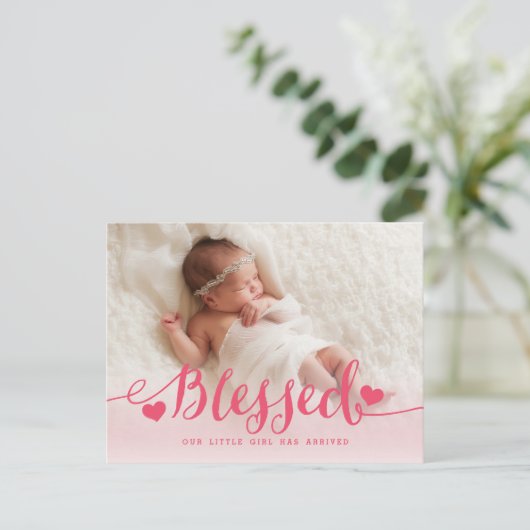 gesegnet | Pink Baby Girl Geburtserklärung Ankündigungspostkarte (Stehend Vorderseite)