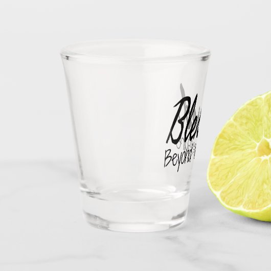 Gesegnet über die Messgröße Schnapsglas (Links)