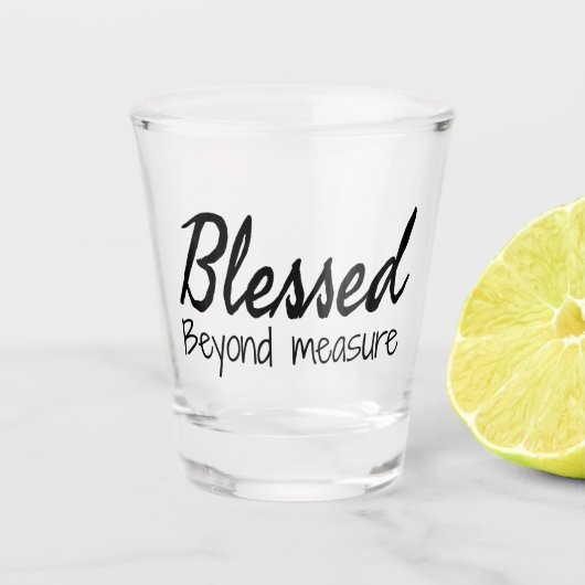 Gesegnet über die Messgröße Schnapsglas (Vorderseite)
