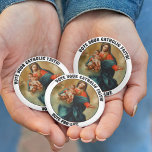 Gesegnete Jungfrau Mary Baby Jesus Heilige Rosary Button<br><div class="desc">Gesegnete Jungfrau Maria,  die den Jesuskind mit dem Heiligen Rosenkranz hält. Alle Texte und Schriftart können geändert werden.</div>