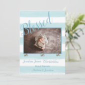 Gesegnetes Blue Foto Script personalize Boy Birth Ankündigung (Stehend Vorderseite)