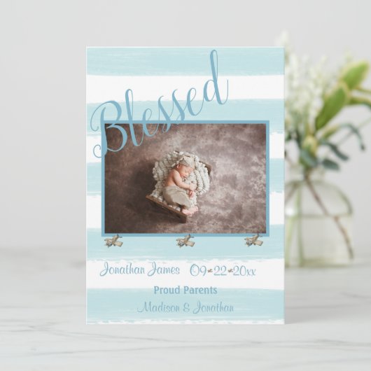 Gesegnetes Blue Foto Script personalize Boy Birth Ankündigung (Stehend Vorderseite)