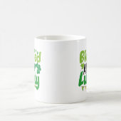 Gesegnetes und glückliches St. Patrick’s Day Desig Kaffeetasse (Mittel)