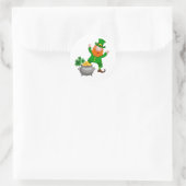 Geselliges Kobold mit Topf Runder Aufkleber (Tasche)