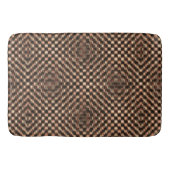 Geselliges und unordentliches braunes Schach über Badematte (Vorderseite)