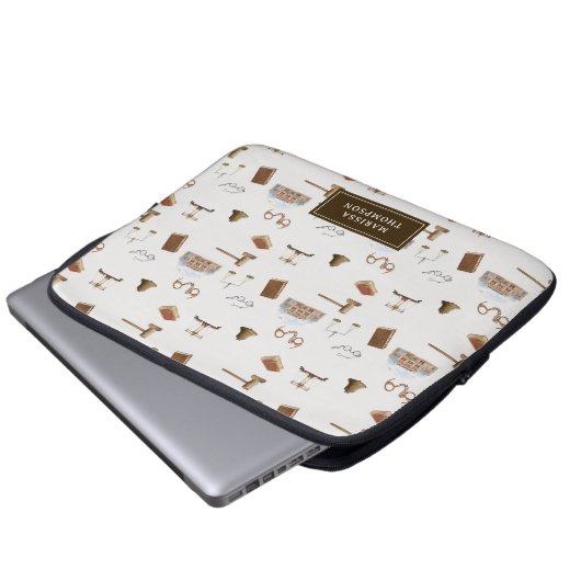 Gesetzliche Skala Gavel Rechtes antikes Muster Laptopschutzhülle (Vorne Knopf)