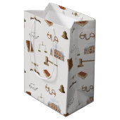 Gesetzliche Skala Gavel Rechtes antikes Muster Mittlere Geschenktüte (Rückseite Schrägansicht)