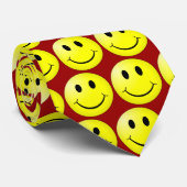 Gesicht auf roter Hintergrund-Krawatte Krawatte (Gerollt)