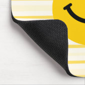 Gesicht auf sonnigen gelben Streifen Mousepad (Ecke)