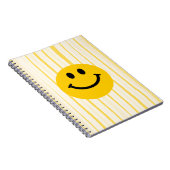 Gesicht auf sonnigen gelben Streifen Notizblock (Rechte Seite)