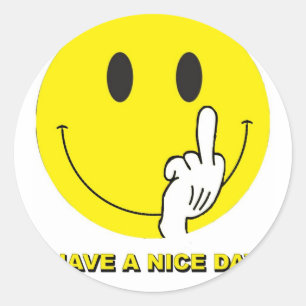 Gesicht, das den Finger gibt Runder Aufkleber