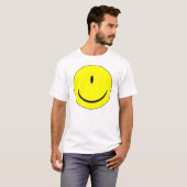 Gesicht mit einem auffälligen T - Shirt (Vorne ganz)