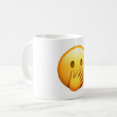 Gesicht mit Hand über Mund - Emoji Kaffeetasse (Vorderseite Links)