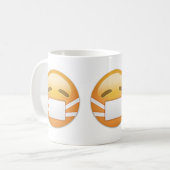 Gesicht mit medizinischer Maske Emoji Kaffeetasse (Vorderseite Links)
