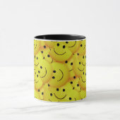 Gesichter überall, lächelnde Gesichter, Tasse (Zentrum)