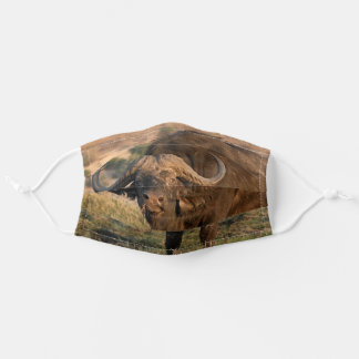 Gesichtsmaske und alter Stier