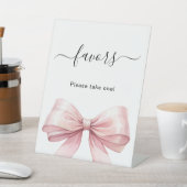 Gesichtszeichen Rosa Bogen weiß Sockelschild (In SItu)