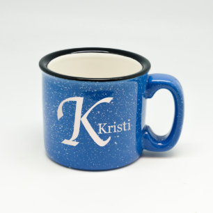 Gesprenkelte blaue Monogramm-Lagerfeuer-Tasse