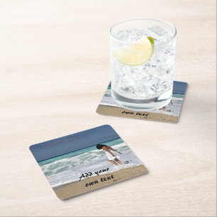 Gestaltet. Foto und Text. Rechteckiger Pappuntersetzer