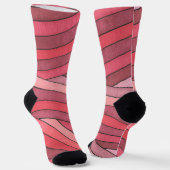 Gestaltete rote geometrische Streifengestaltung Socken (Gewinkelt)