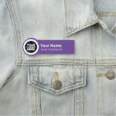 Gestaltetes Button-Round-Logo für Mitarbeiter Lila Namensschild (Beispiel)