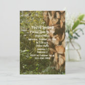 Gestapelte Feuerholzfallnatur Einladung (Stehend Vorderseite)