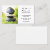 Gestapelte Steine im Gras Visitenkarte (Vorne/Hinten)