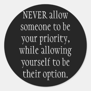 Gestatten Sie niemals, dass jemand Ihre Priorität  Runder Aufkleber