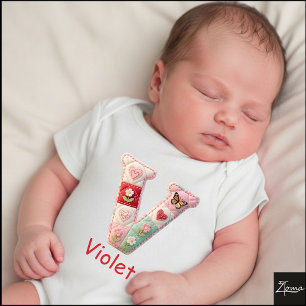 Gesteppter Patchwork-Initialbuchstabe V Kinderzimm Baby Strampler