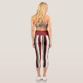 Gestreift Rot, Schwarz und Creme Capri Leggings (Rückseite)