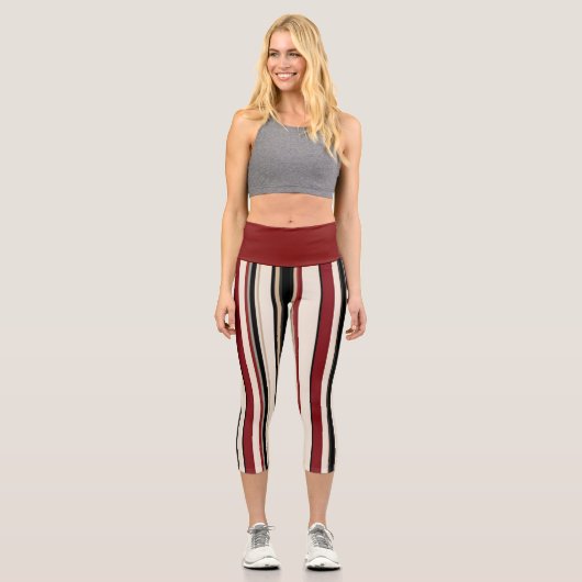 Gestreift Rot, Schwarz und Creme Capri Leggings (Vorderseite)