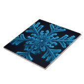 Gestreifte Eleganz: Intricate Blue Snowflake Desig Fliese (Seite)