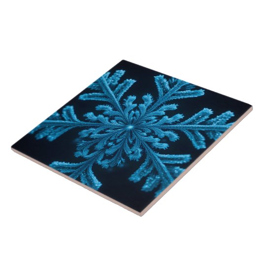 Gestreifte Eleganz: Intricate Blue Snowflake Desig Fliese (Seite)