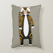 Gestreifte Tabbykatze schlafend oder wach. Zwei Dekokissen (Vorderseite(Vertikal))