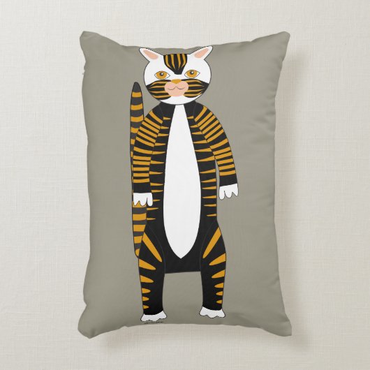 Gestreifte Tabbykatze schlafend oder wach. Zwei Dekokissen (Vorderseite(Vertikal))