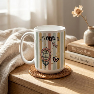 Gestreifter Boho-Blumen-Es ist okay, um Hilfe zu b Kaffeetasse