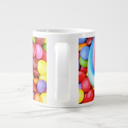 Gestreifter Lutscher und mehrfarbige Smarties Jumbo-Tasse (Rückseite)