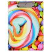 Gestreifter Lutscher und mehrfarbige Smarties Klemmbrett (Vorderseite)