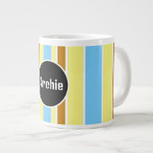 gestreifter personalisierter Monogramm-Becher  Jumbo-Tasse (Vorderseite Rechts)