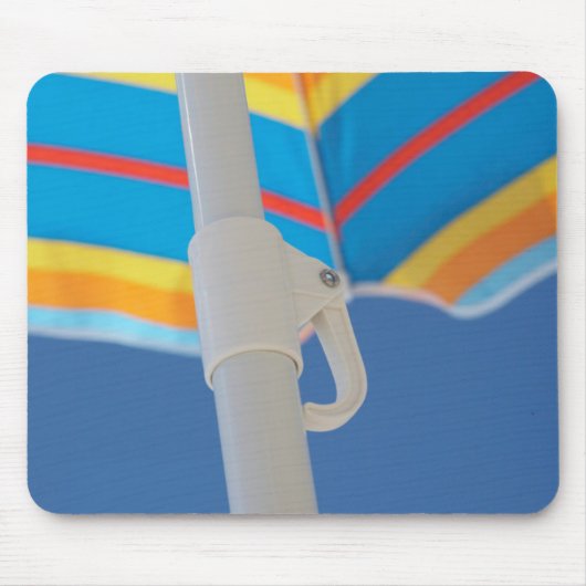 Gestreifter Strandschirm Mousepad (Vorne)